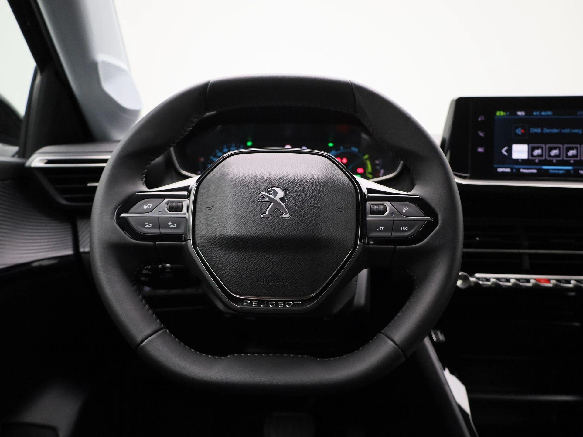 Peugeot-e-208-image-10
