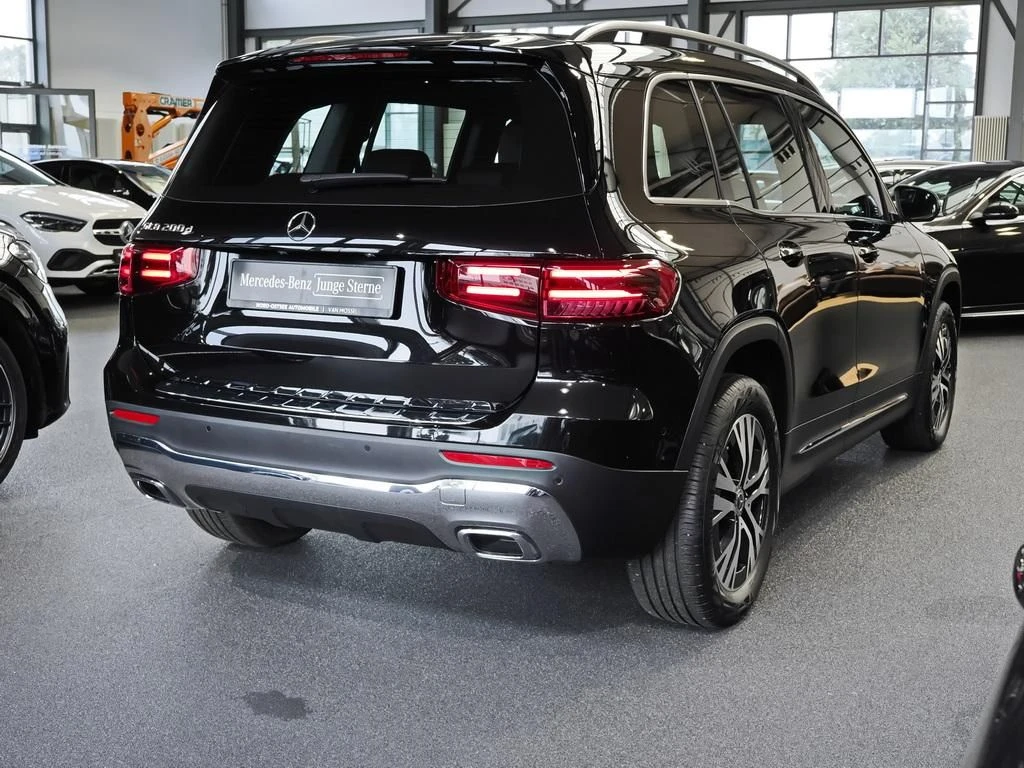 Mercedes-Benz-GLB 200 d-image-5