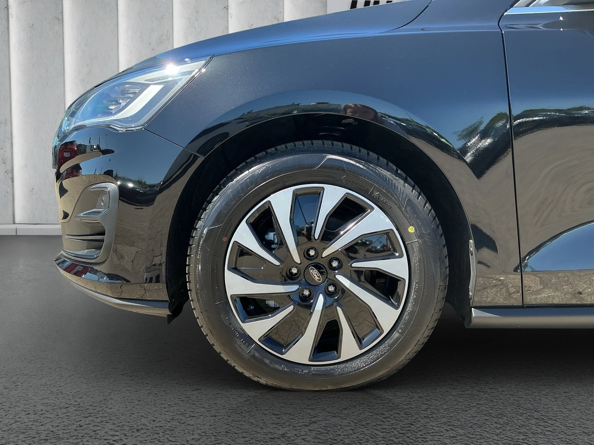 Ford Focus Titanium Edition Limousine Automatik & Panoramadach *HEZ Aktion*