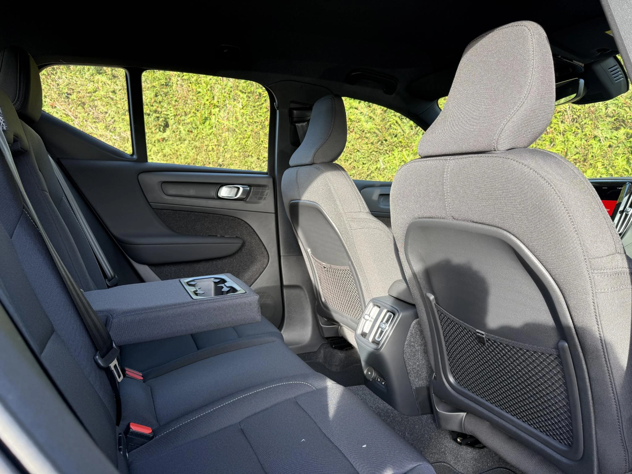 Volvo-EX40-image-9