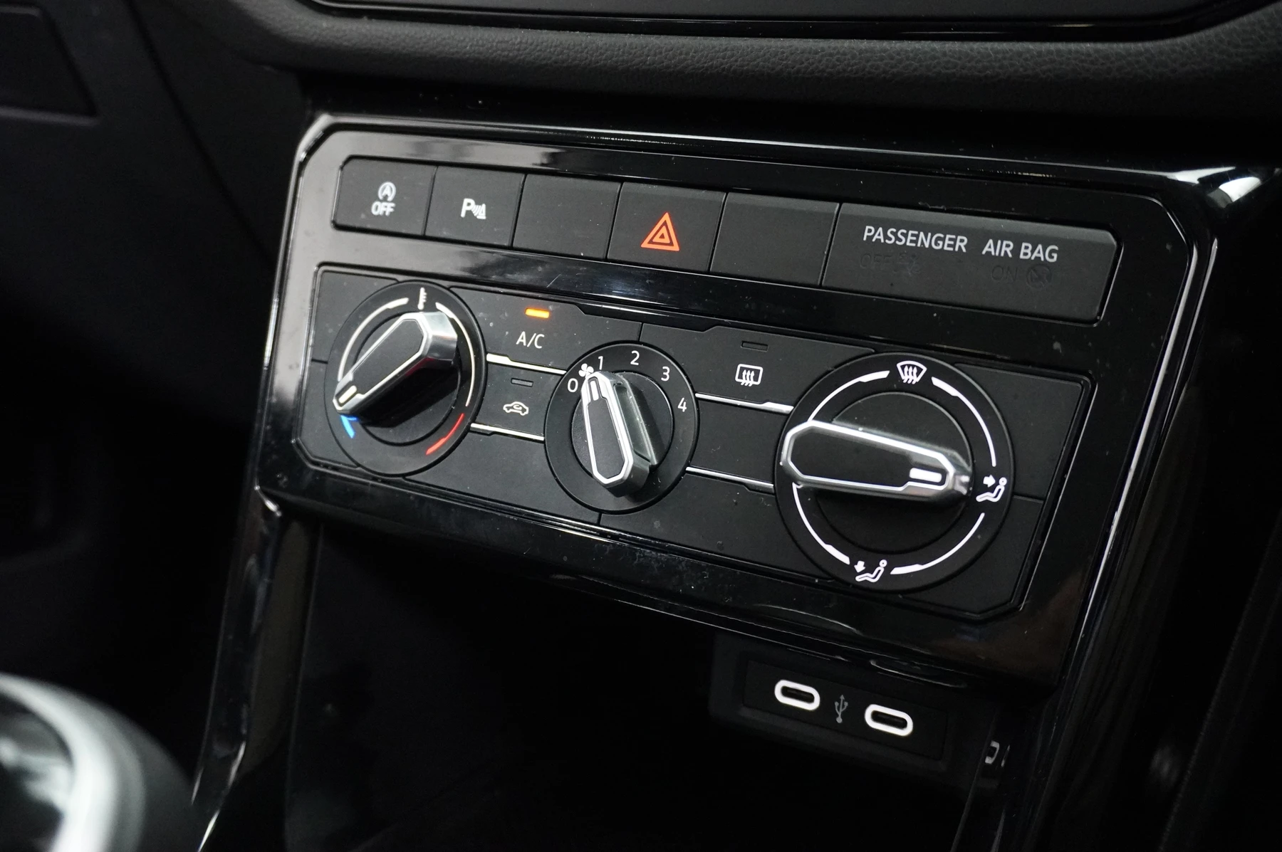 Volkswagen-T-Cross-image-28