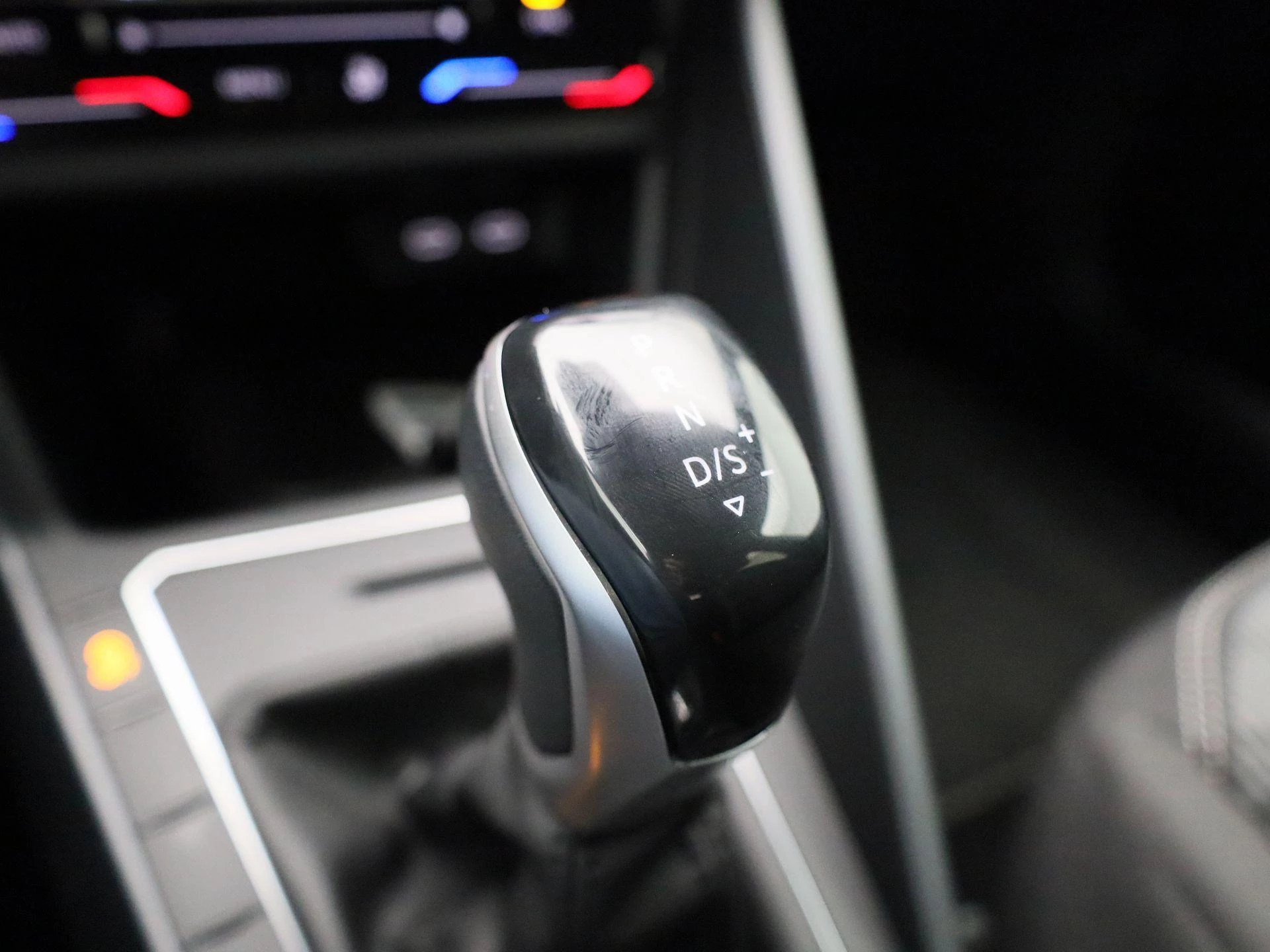 Volkswagen-Polo-image-25