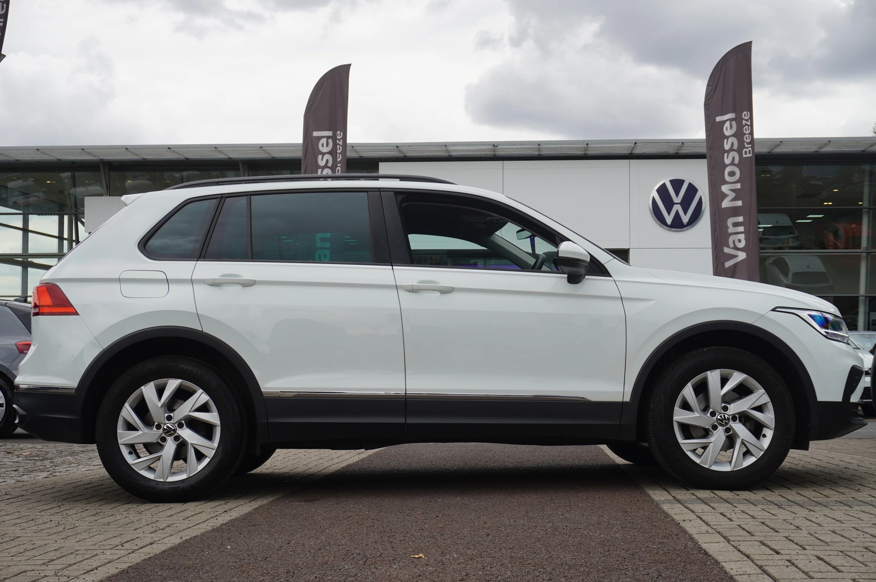 Volkswagen-Tiguan-image-3