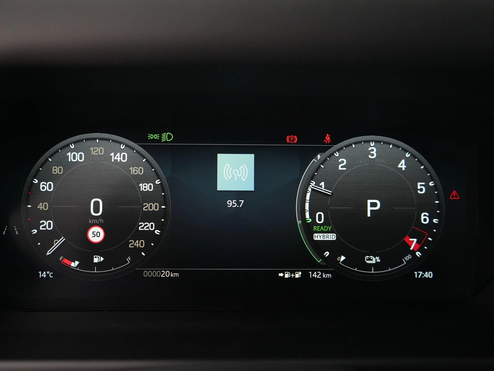 Land Rover-Defender-image-9