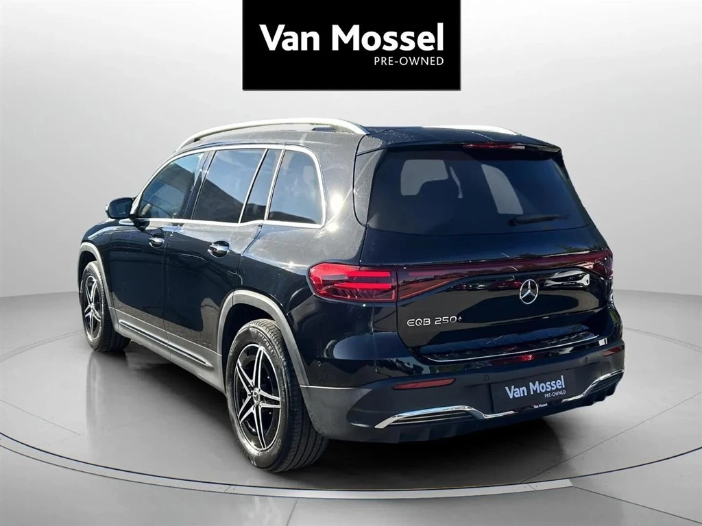 Mercedes-Benz-EQB-image-6
