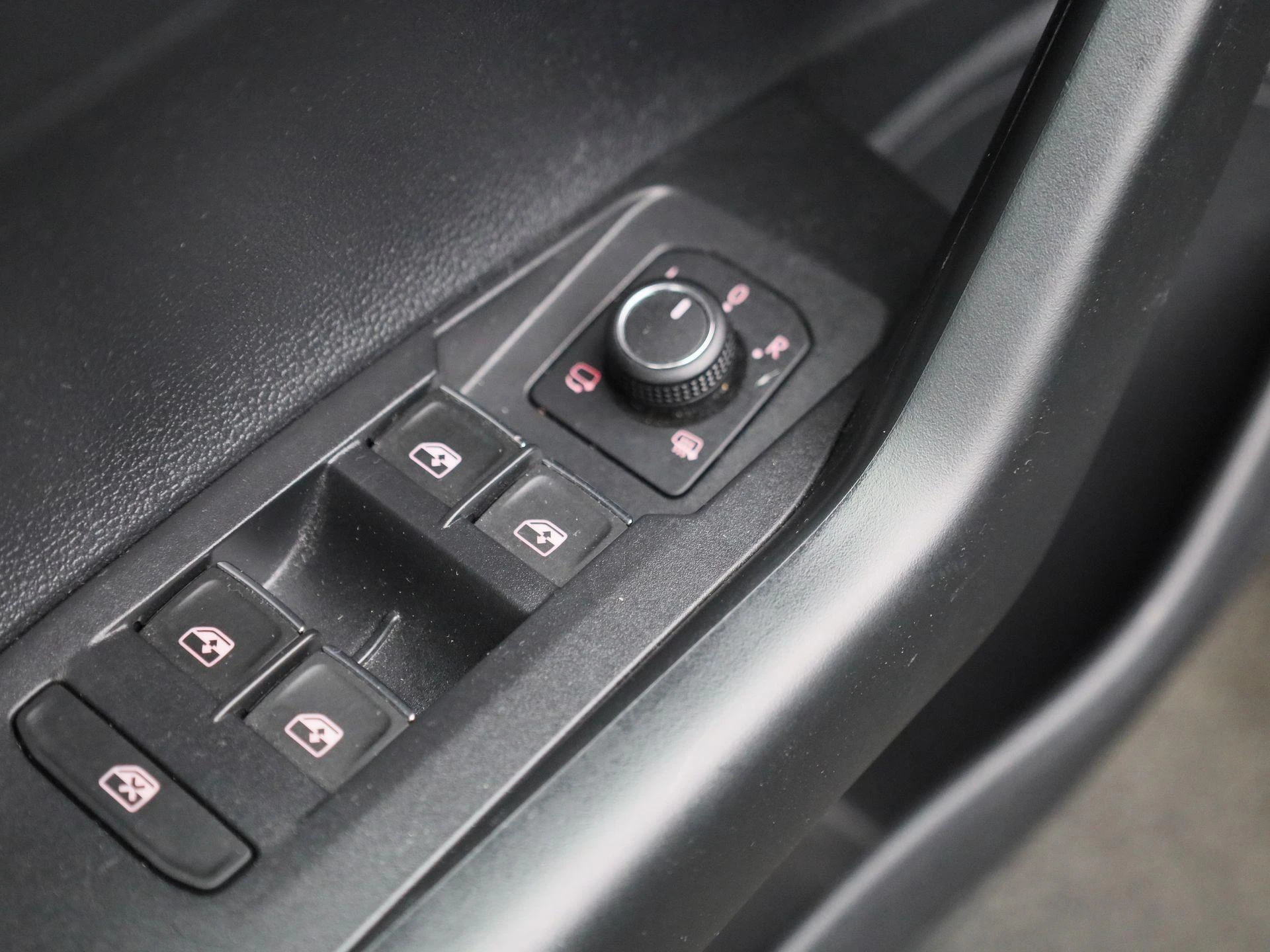 Volkswagen-Polo-image-27