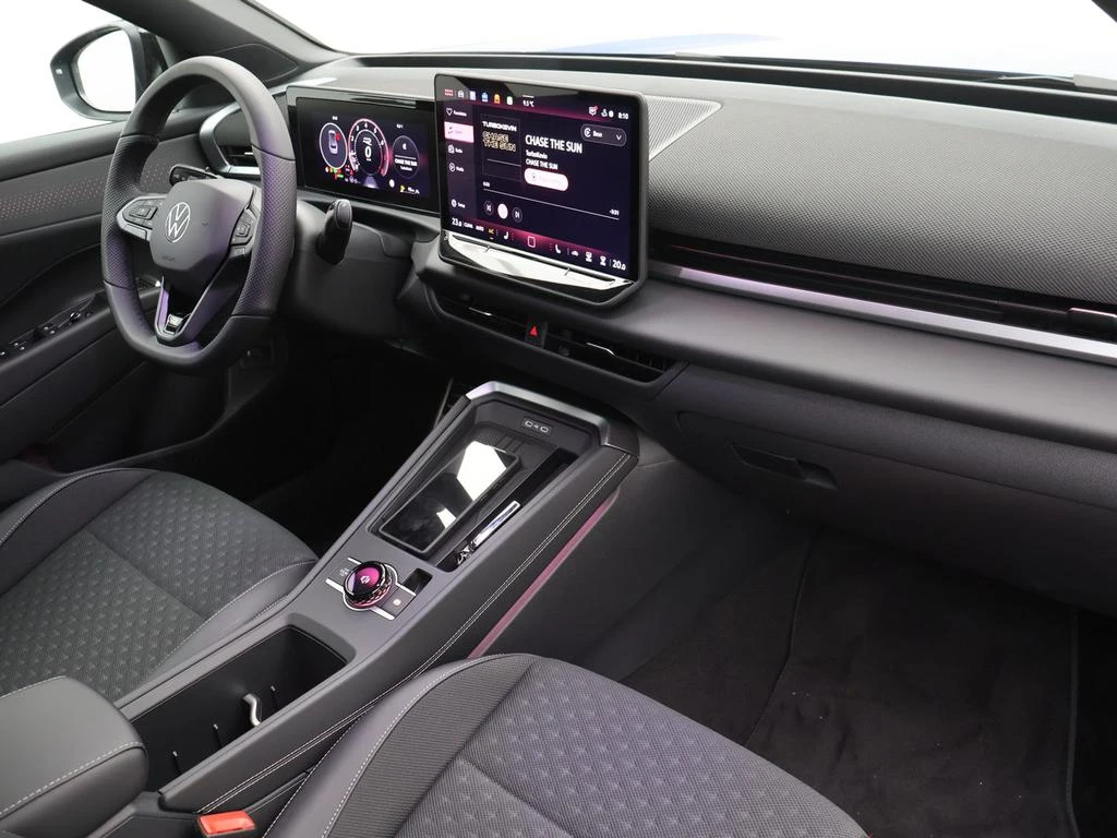 Volkswagen-T-Roc-image-2
