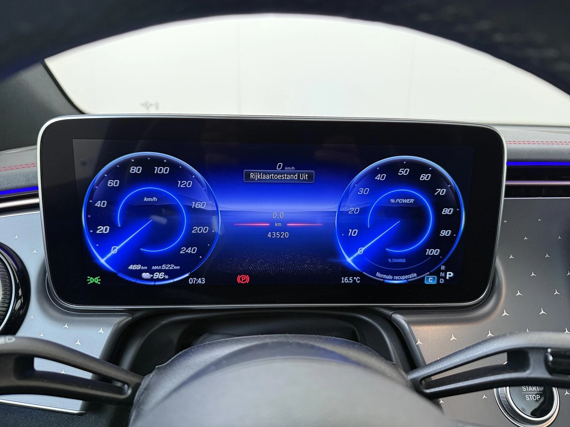 Mercedes-Benz-EQE-image-10