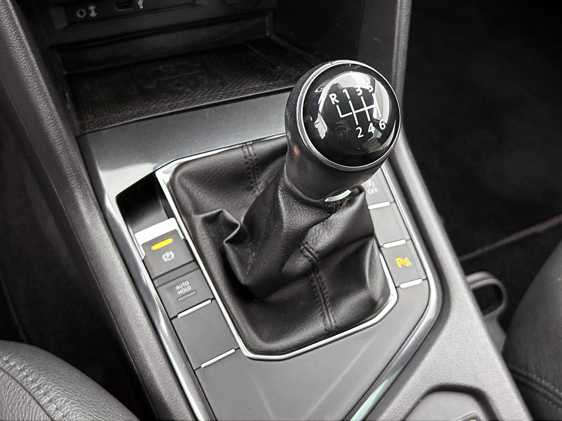 Volkswagen-Tiguan-image-13