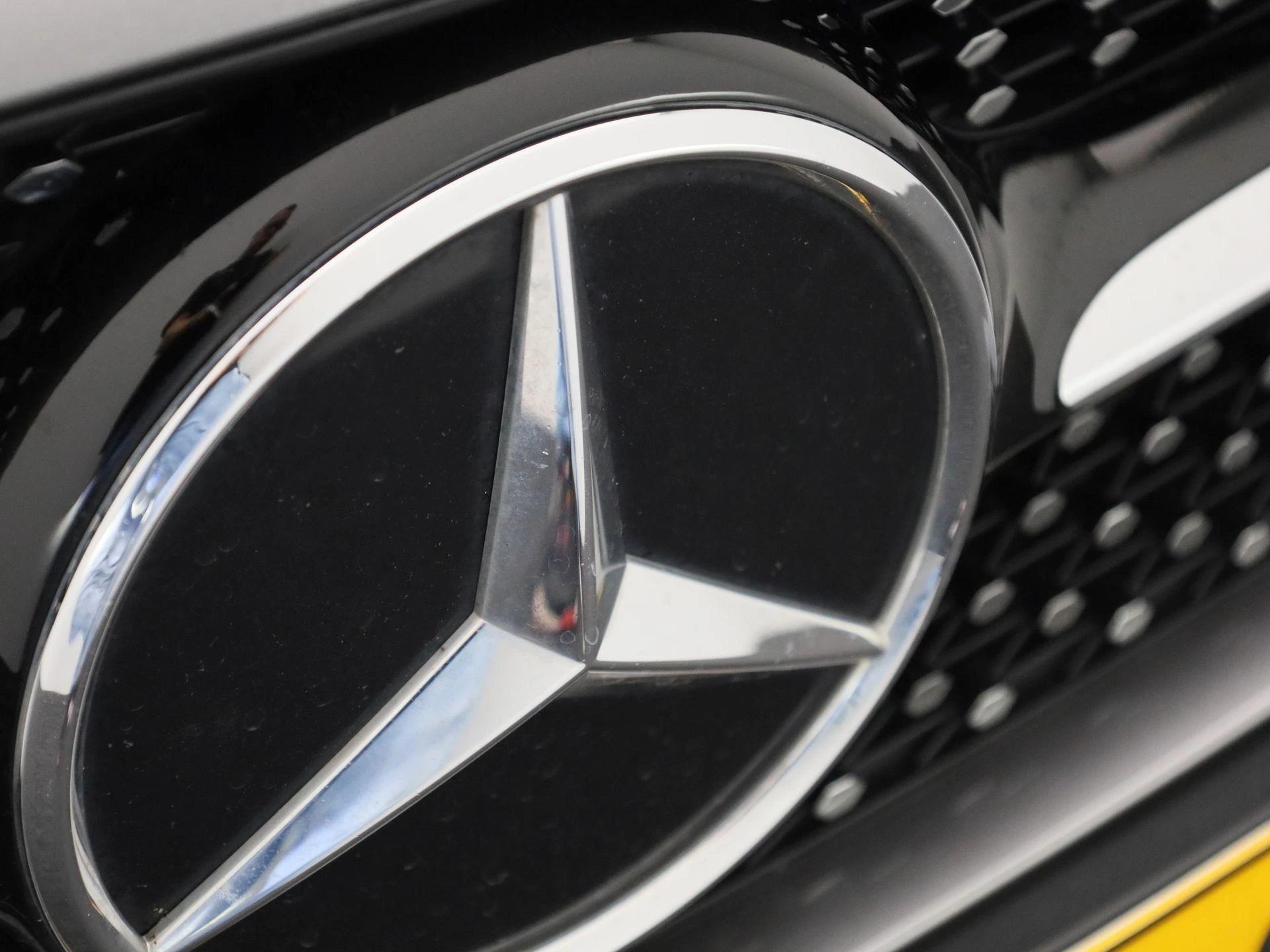 Mercedes-Benz-CLA-image-38