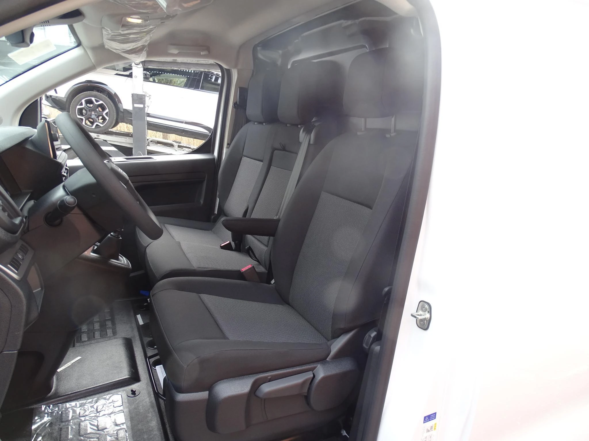 Opel-Vivaro-image-9