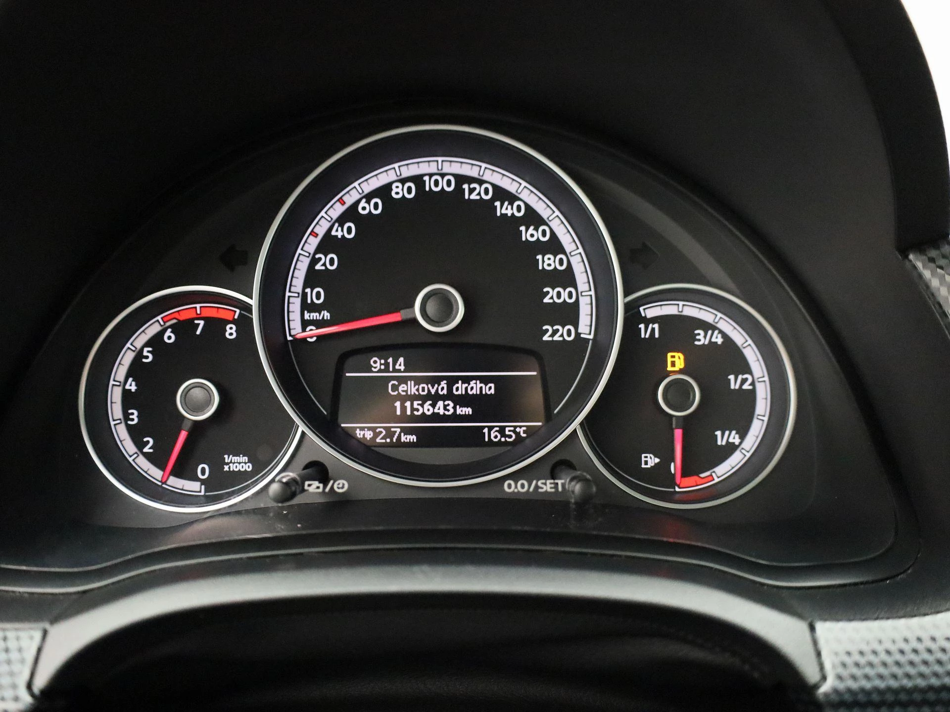 Volkswagen-up!-image-7