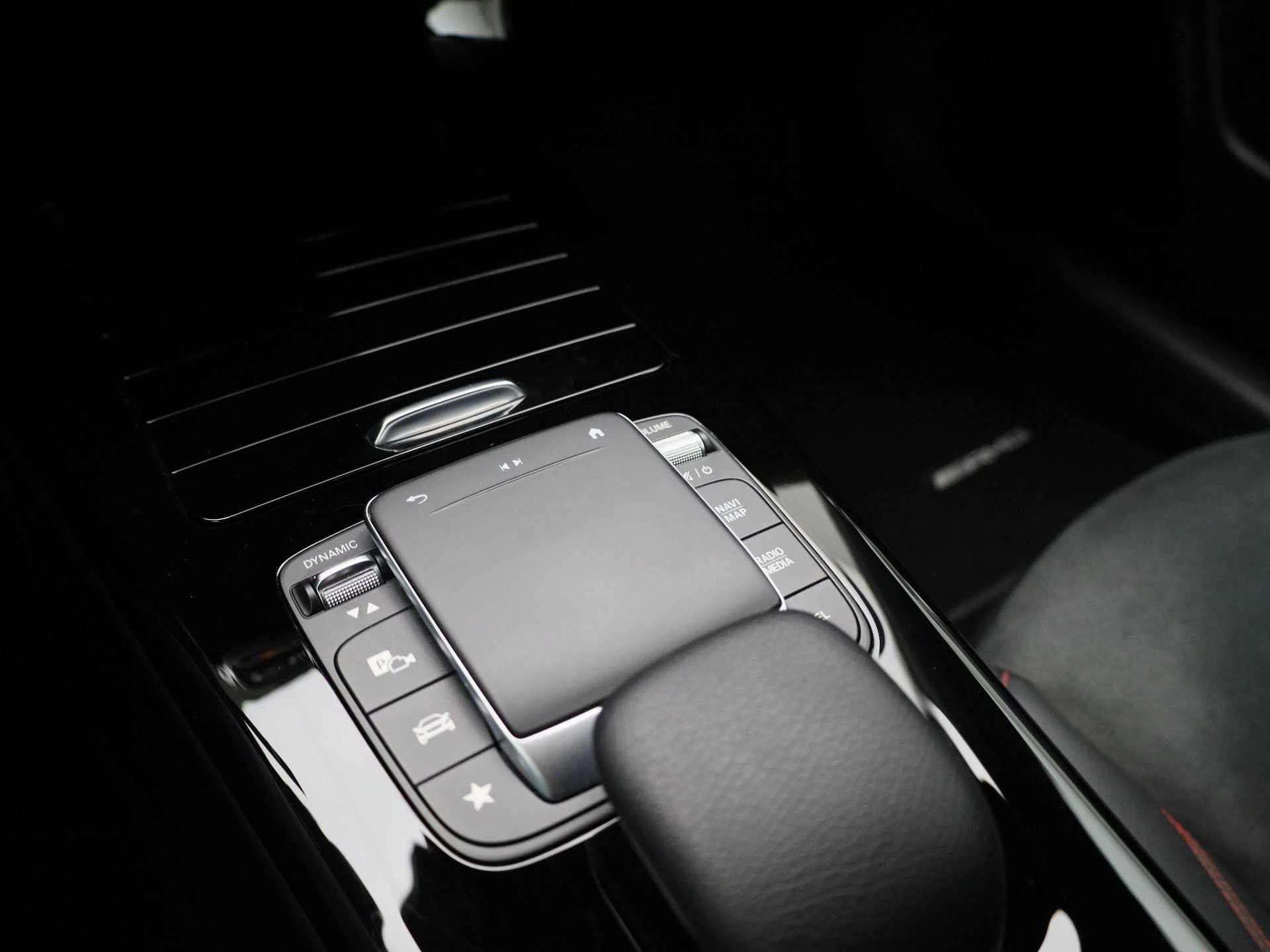 Mercedes-Benz-CLA-image-23