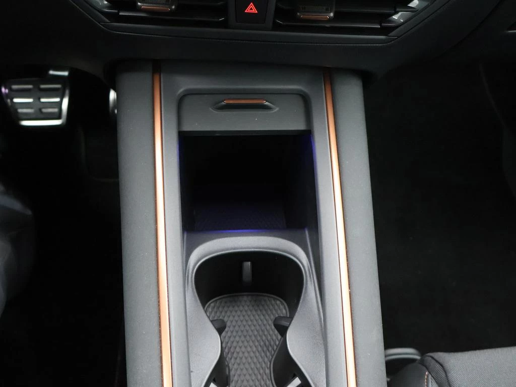 CUPRA Born Born eBoost Business 231pk v 59 kWh * DEMO *