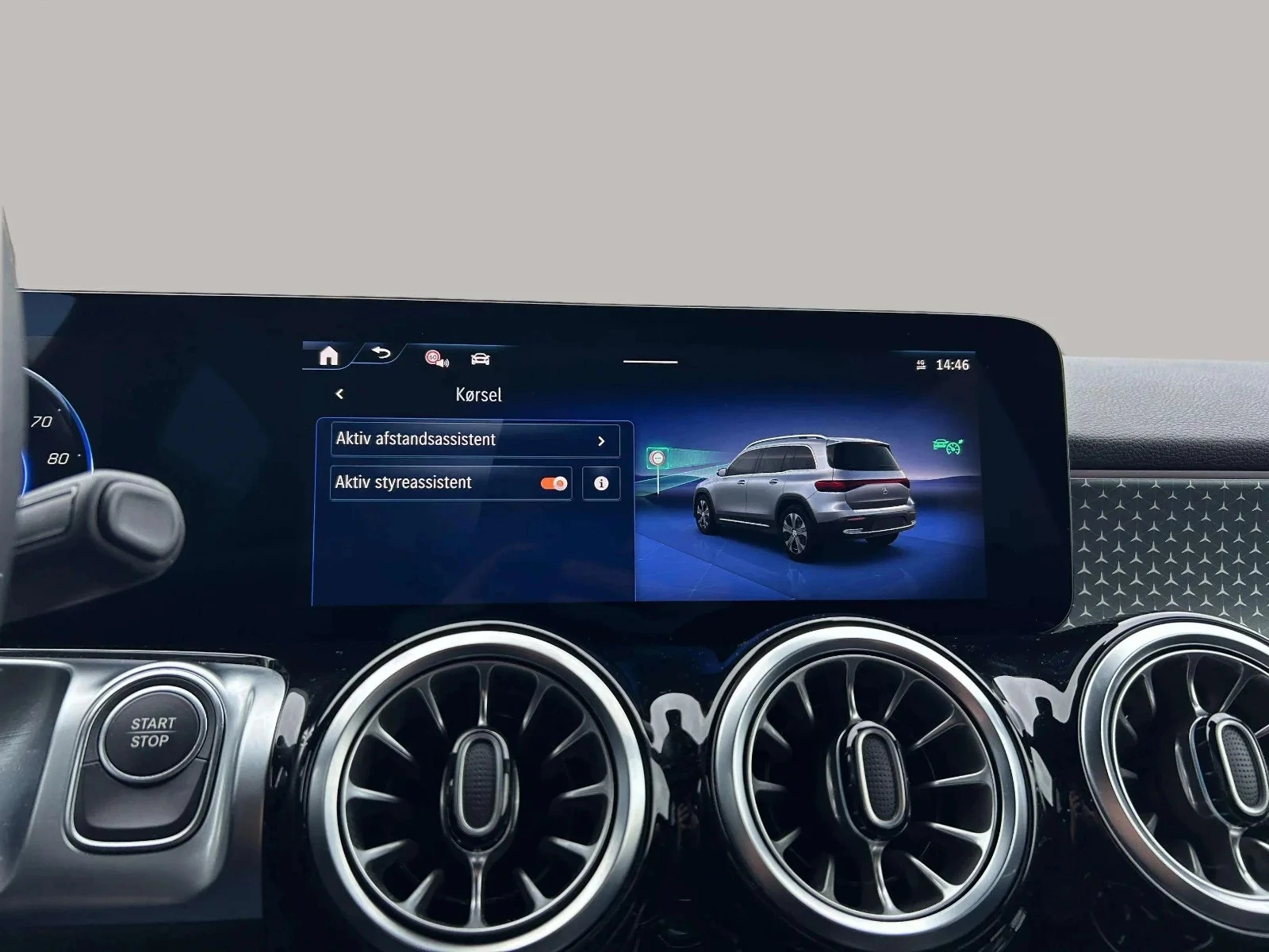 Mercedes-Benz-EQB-image-18