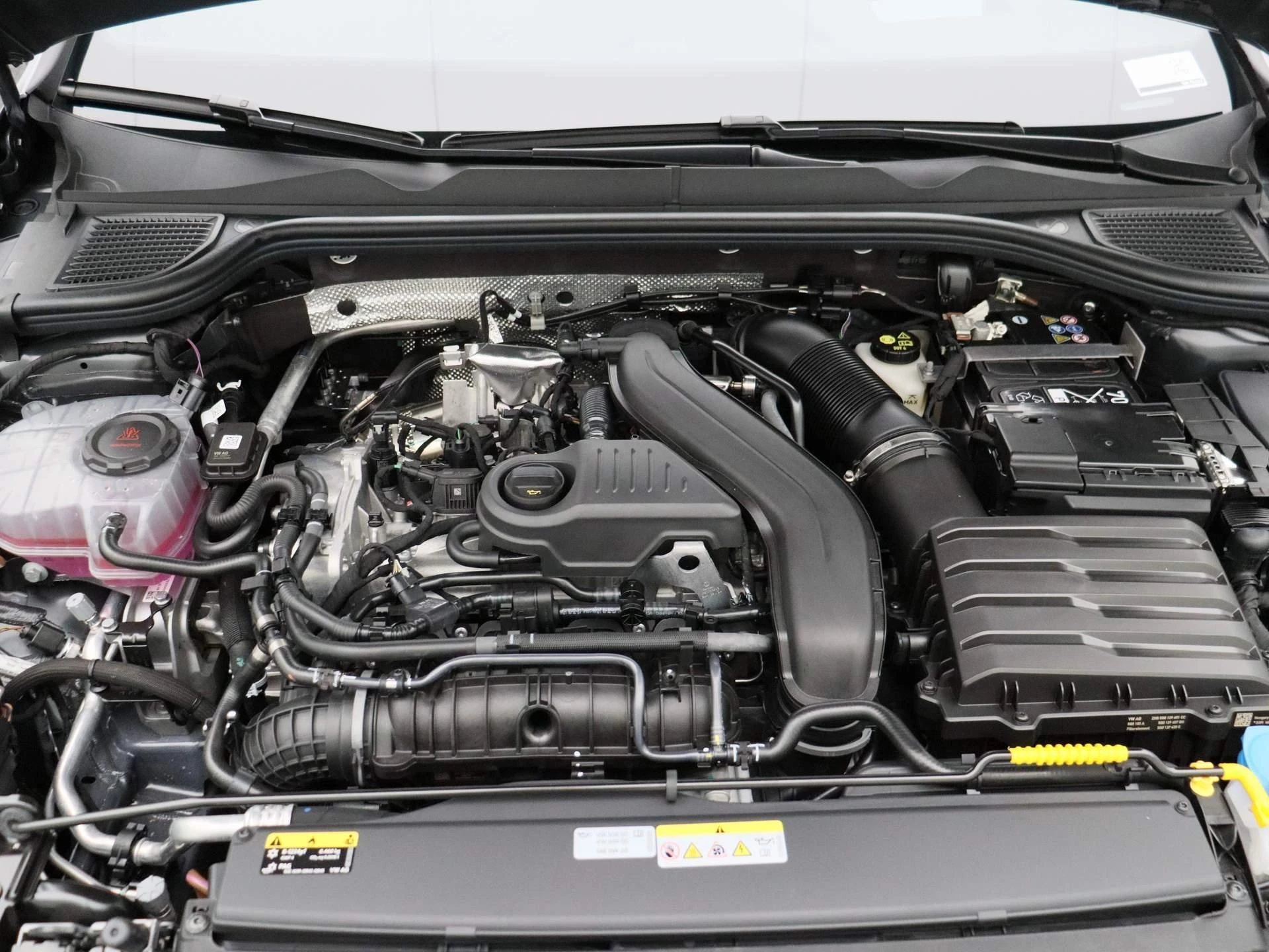 Volkswagen-Golf-image-48