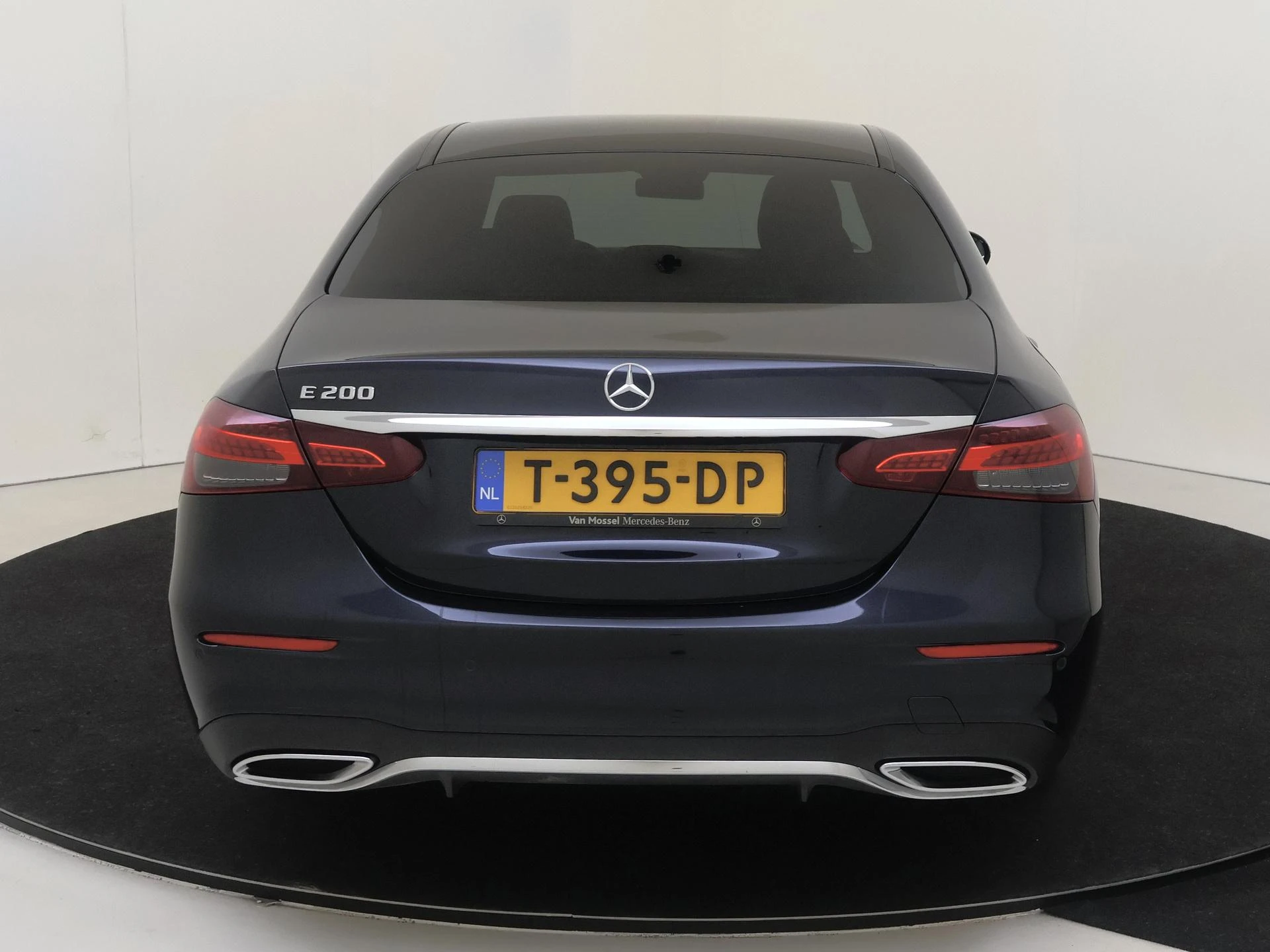 Mercedes-Benz-E-Klasse-image-6