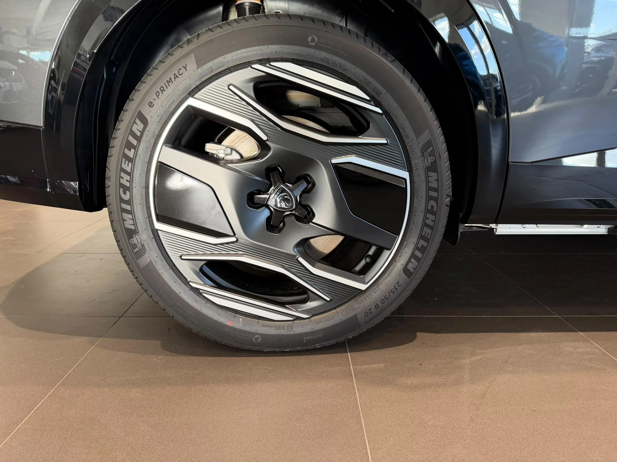 Peugeot-e-5008-image-10