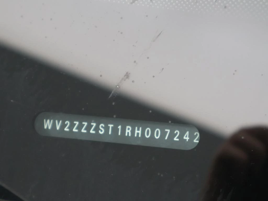 Volkswagen-Multivan-image-15