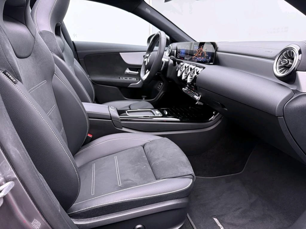 Mercedes-Benz-CLA-image-4
