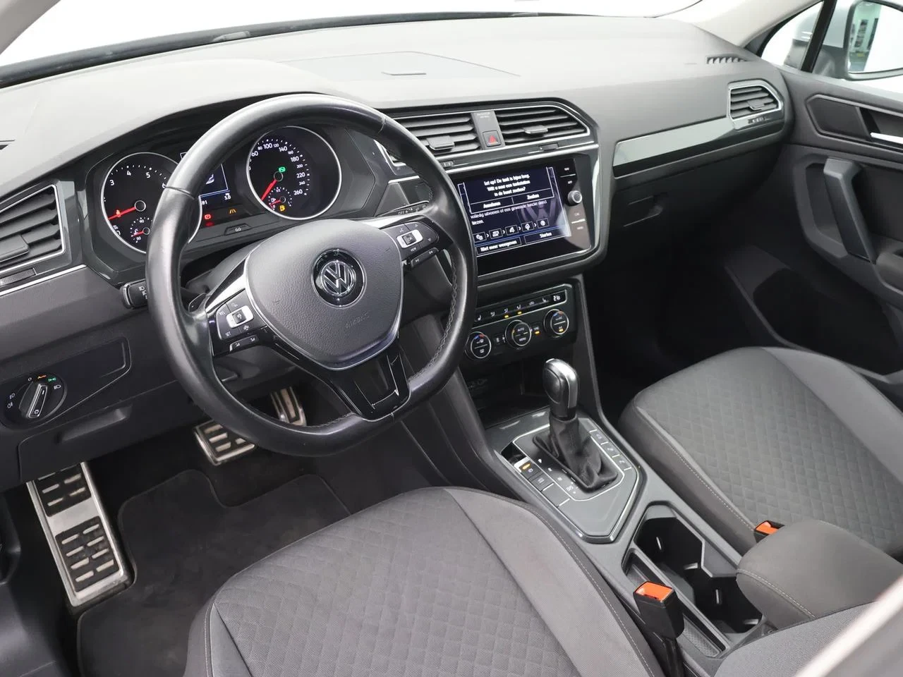 Volkswagen-Tiguan-image-3