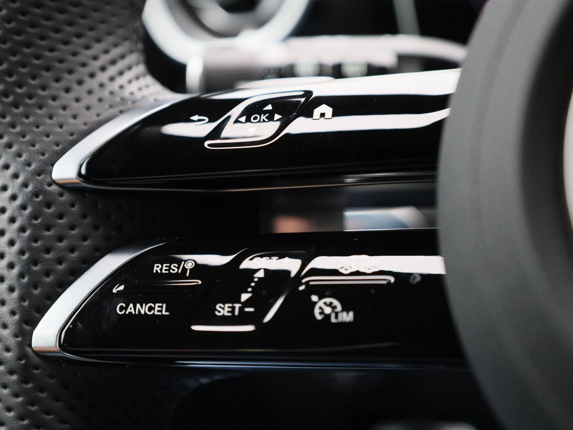 Mercedes-Benz-GLC-image-17