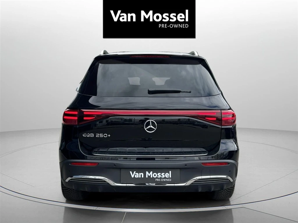 Mercedes-Benz-EQB-image-6