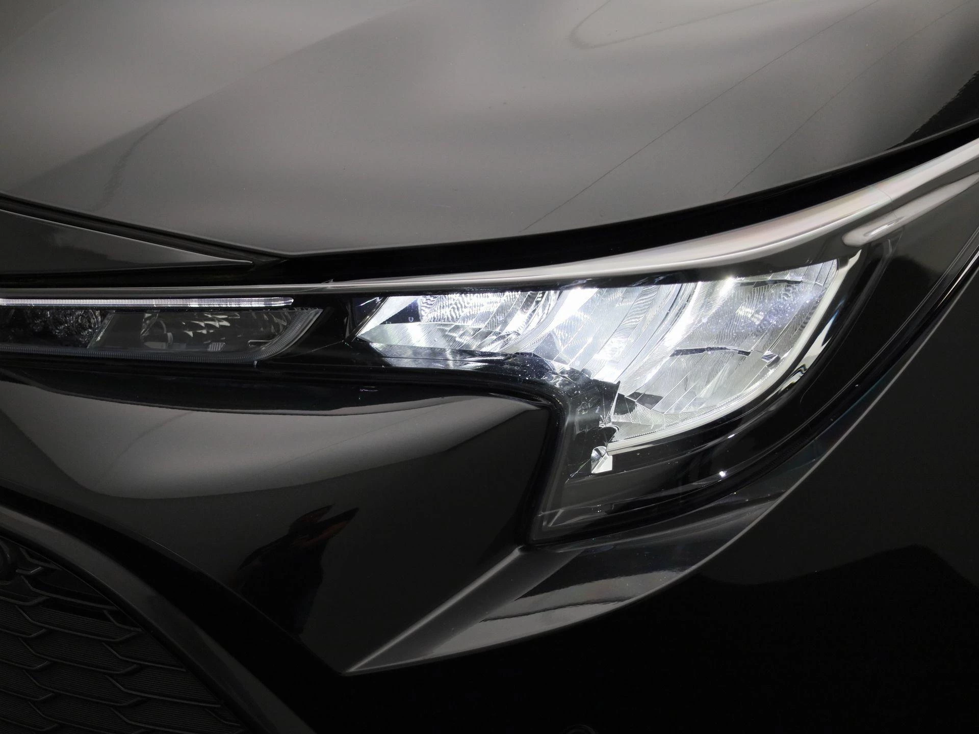 Toyota-Corolla Touring Sports-image-12