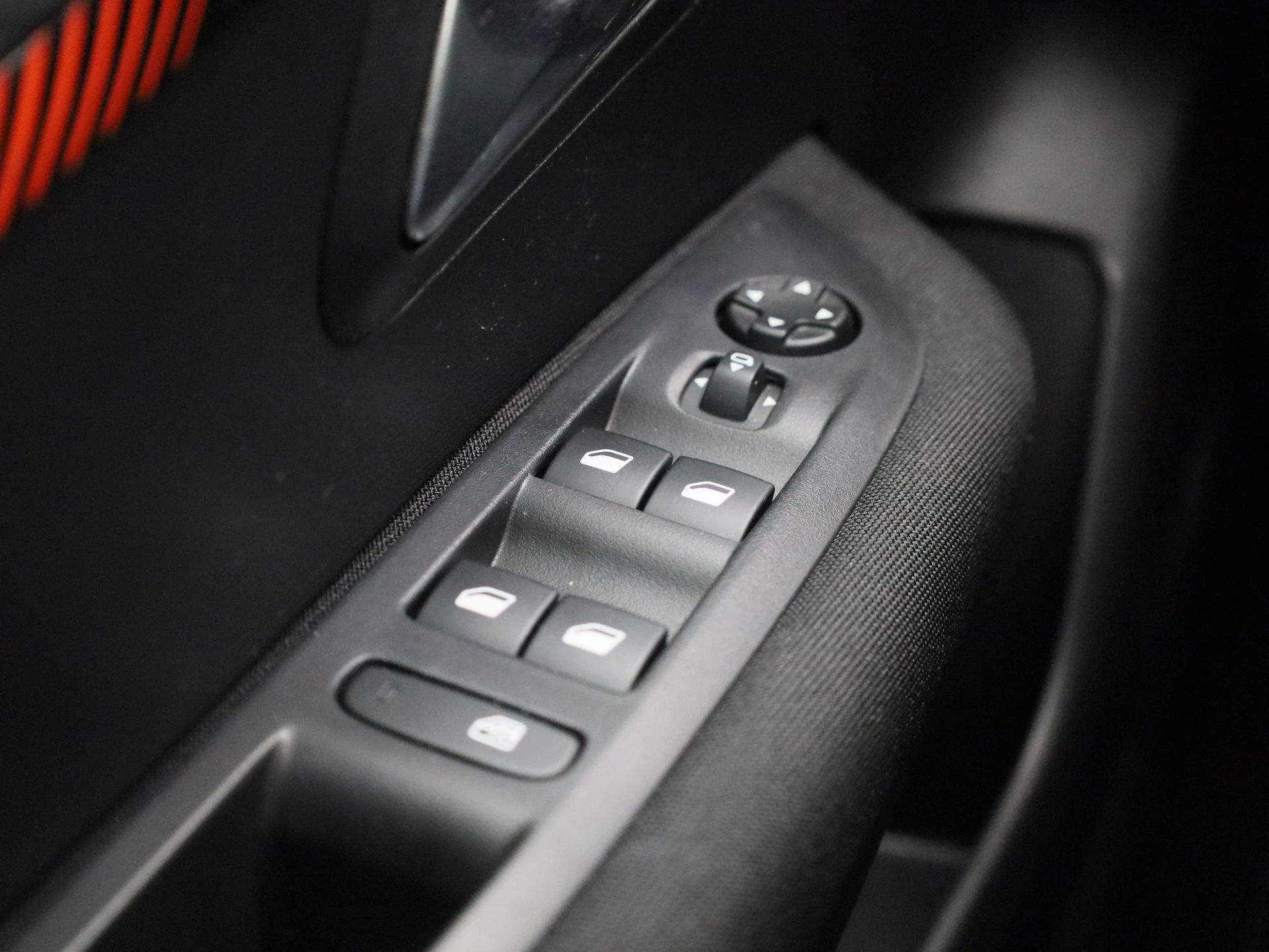 Peugeot-208-image-27