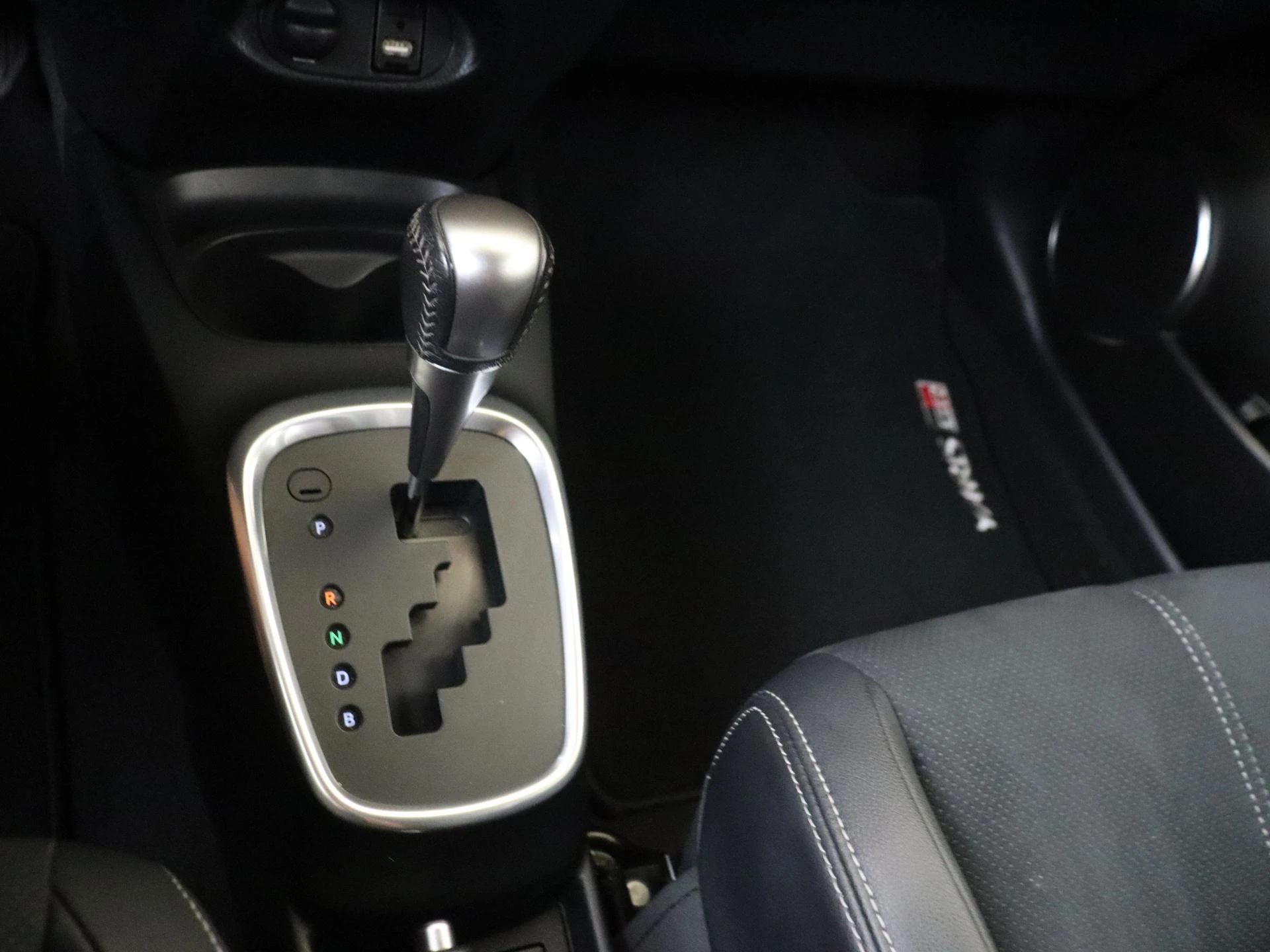 Toyota-Yaris-image-13