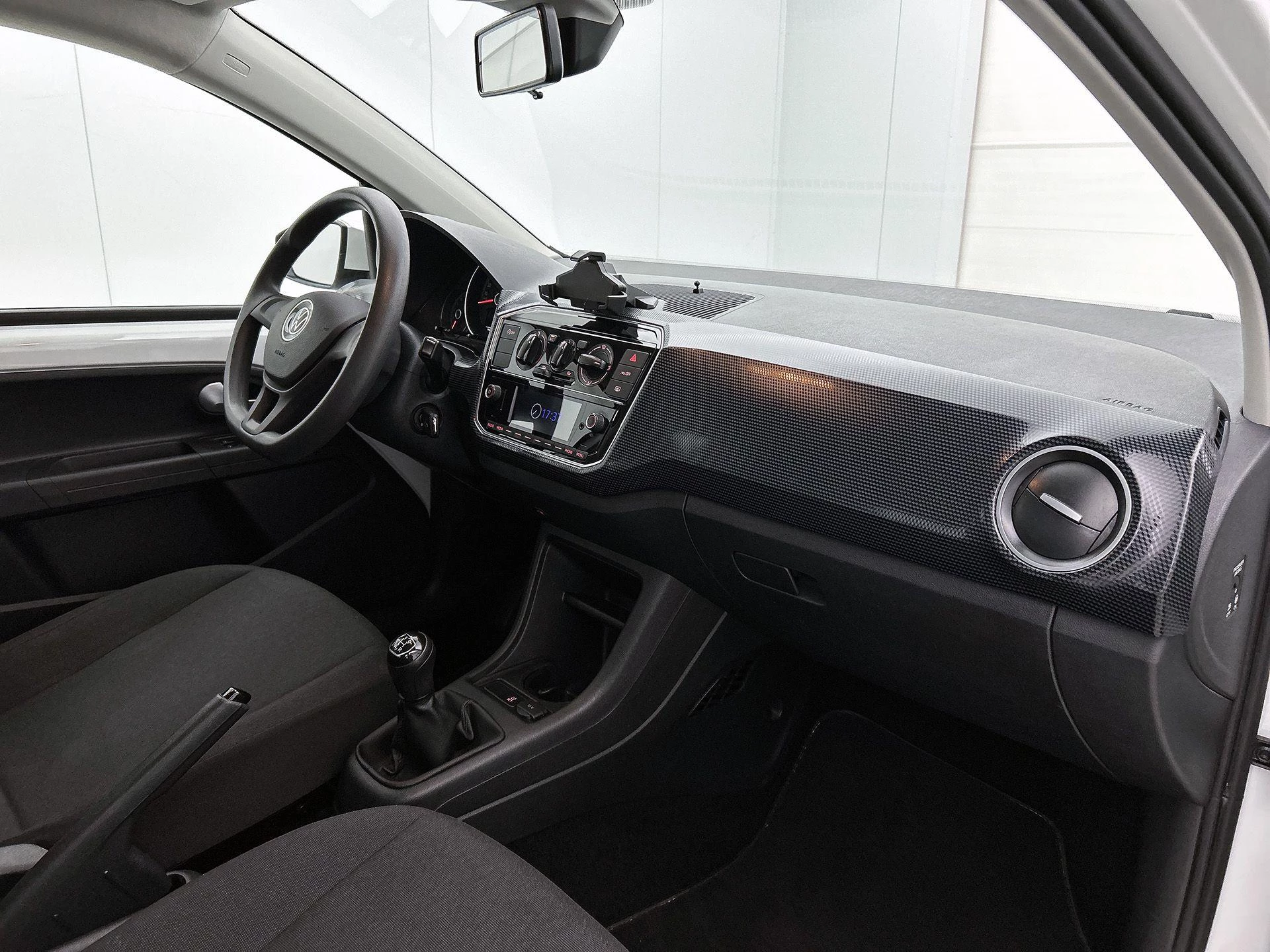 Volkswagen-up!-image-6