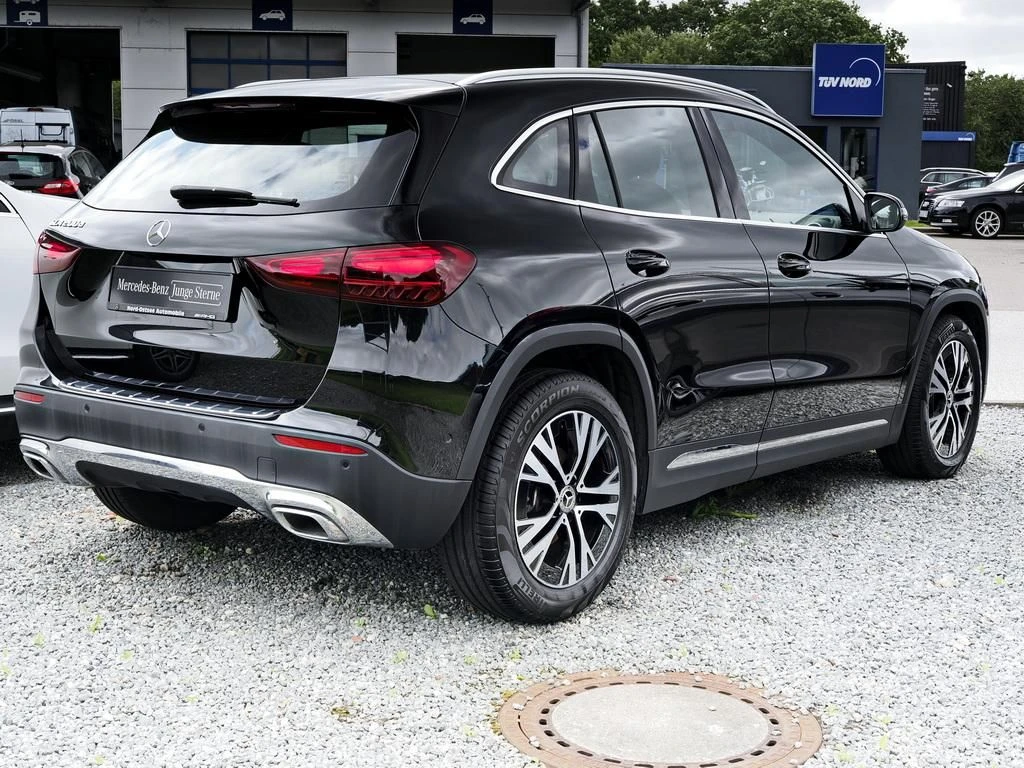 Mercedes-Benz-GLA 200 d-image-4