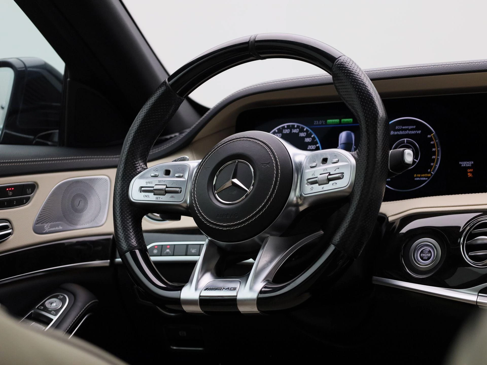 Mercedes-Benz-S-Klasse-image-60