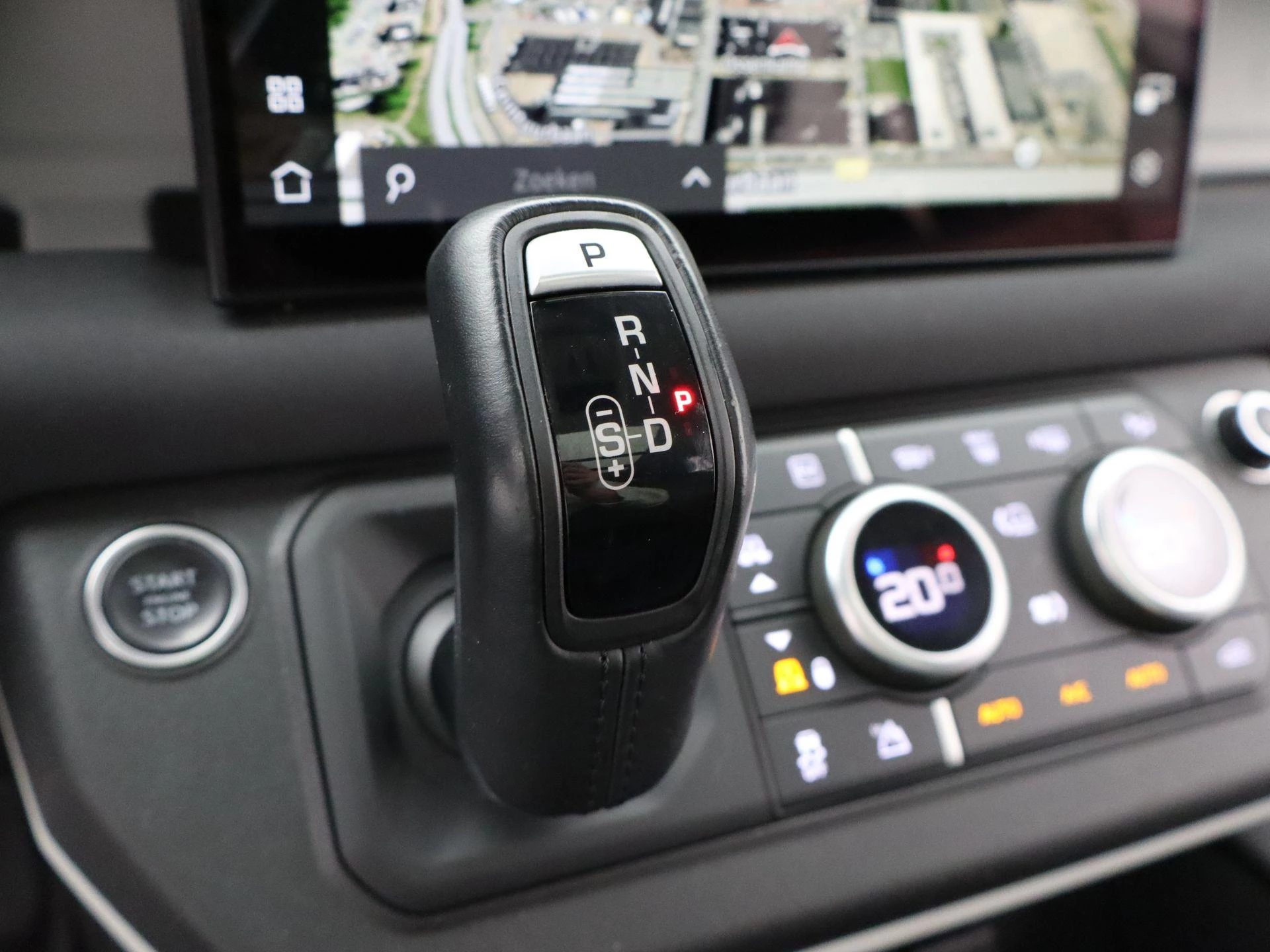 Land Rover-Defender-image-17