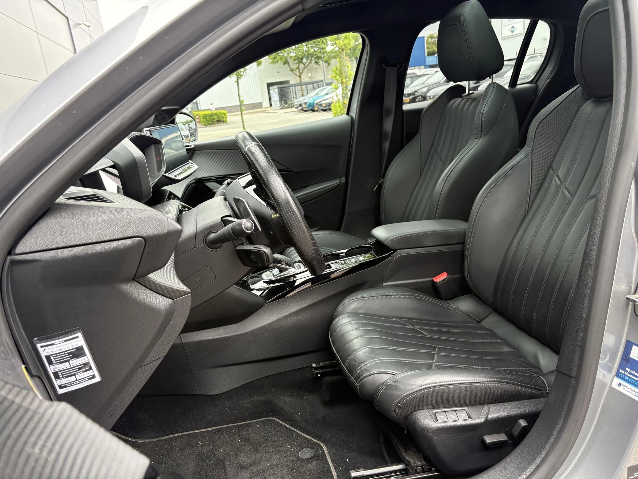 Peugeot-208-image-11
