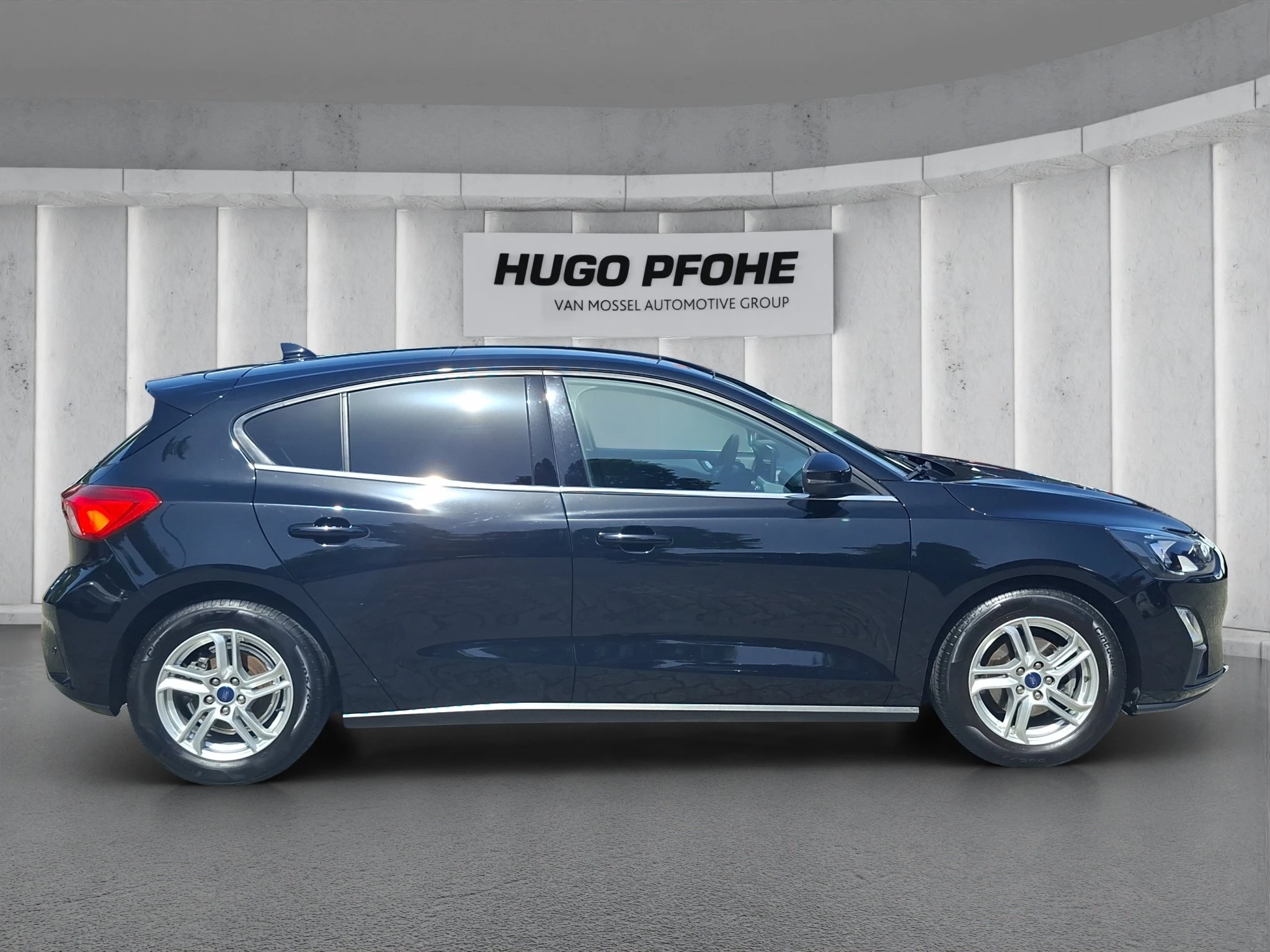 Ford Focus Cool & Connect 1.5 EB Aut. | LED | AHK | Pano | RFK | SHZ | Navi