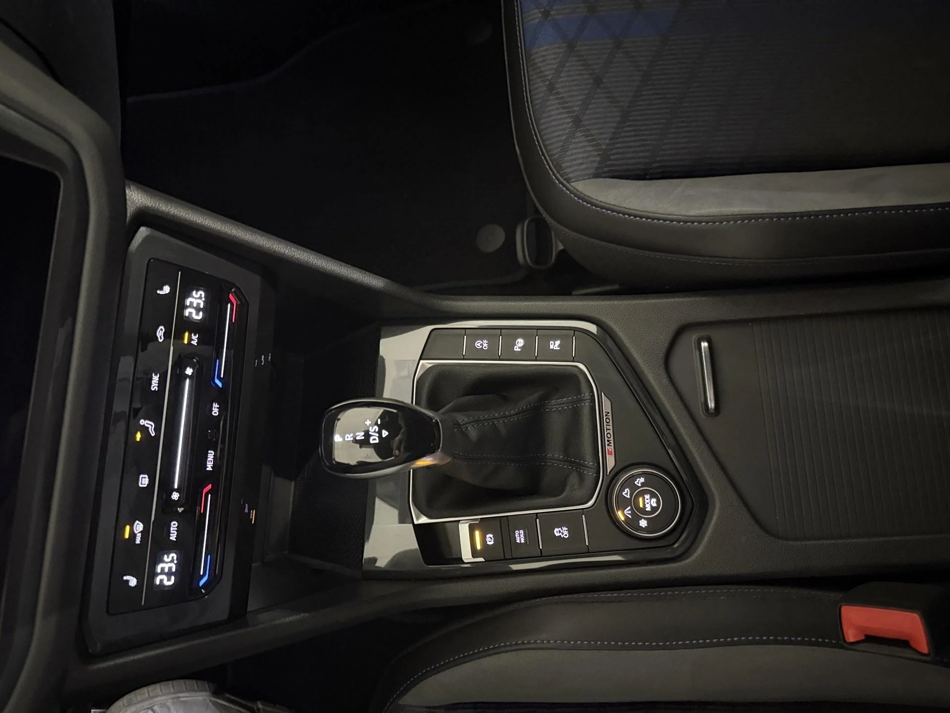 Volkswagen-Tiguan-image-8