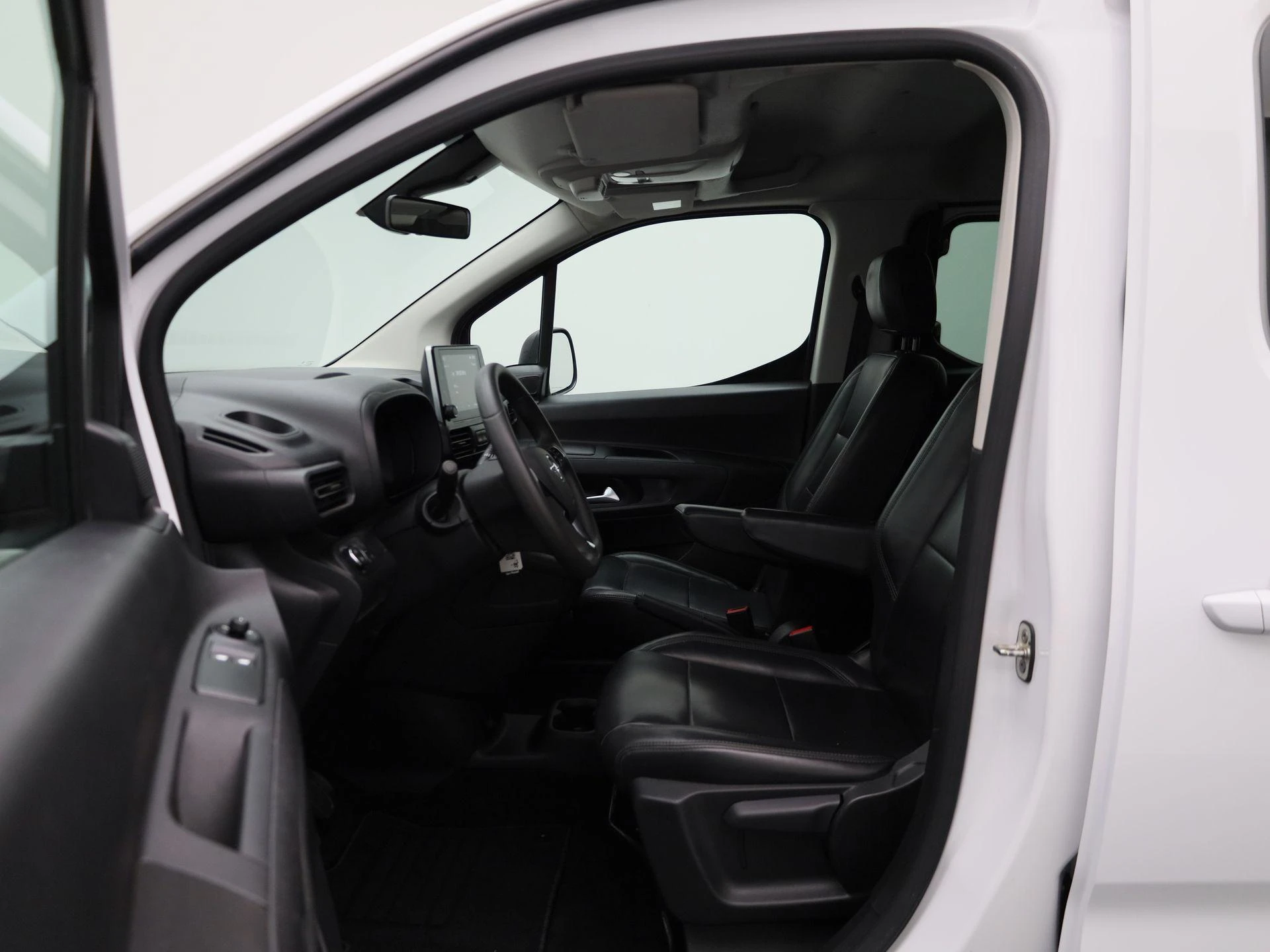 Opel-Combo Life-image-8