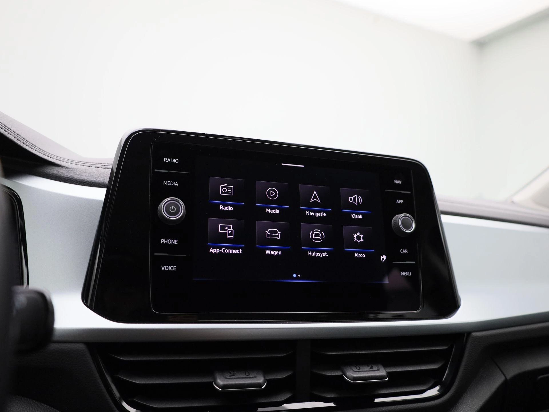 Volkswagen-T-Roc-image-25