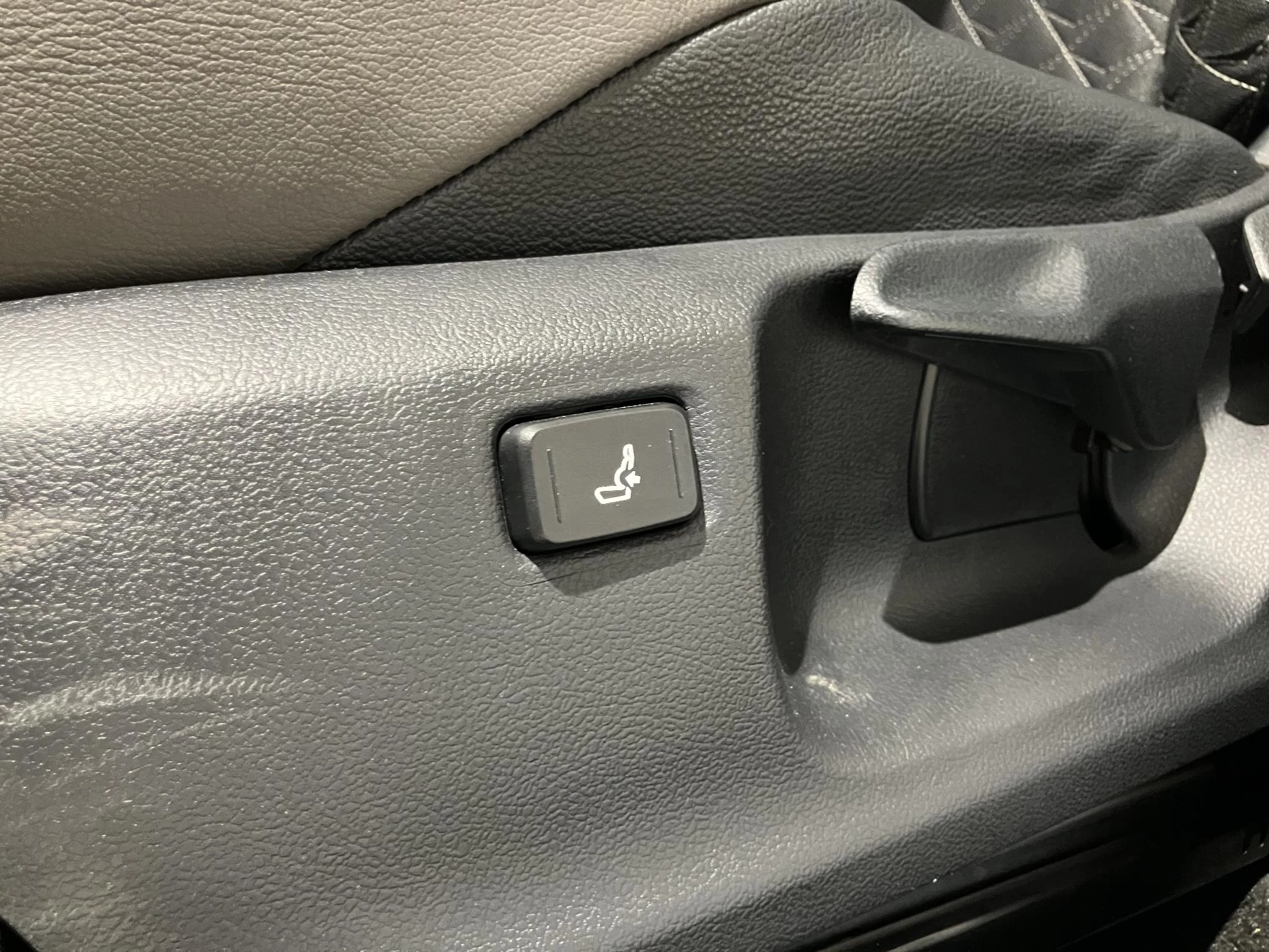 Toyota-C-HR-image-19