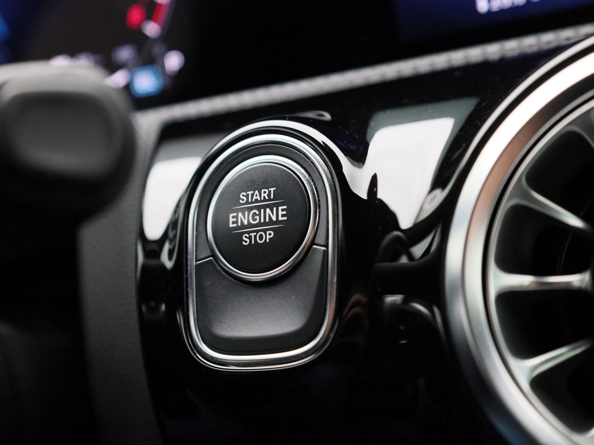 Mercedes-Benz-CLA-image-18