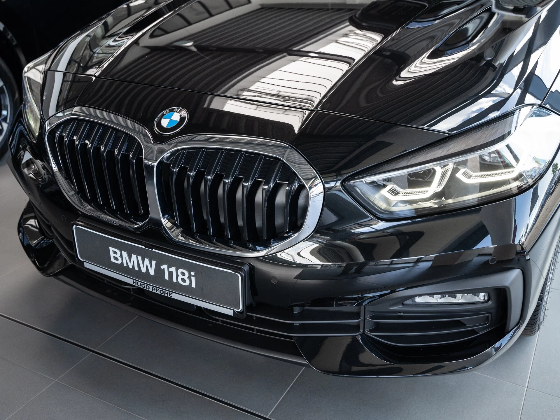 BMW 1er Reihe 118i Aut. Advantage. 17 Zoll. Driving Assist. Adaptiver LED Scheinwerfer