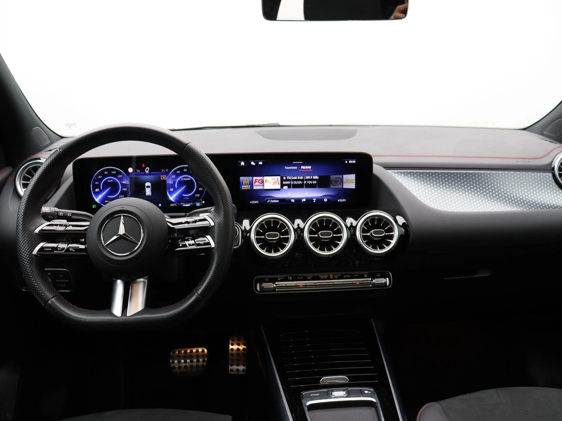 Mercedes-Benz-EQA-image-15