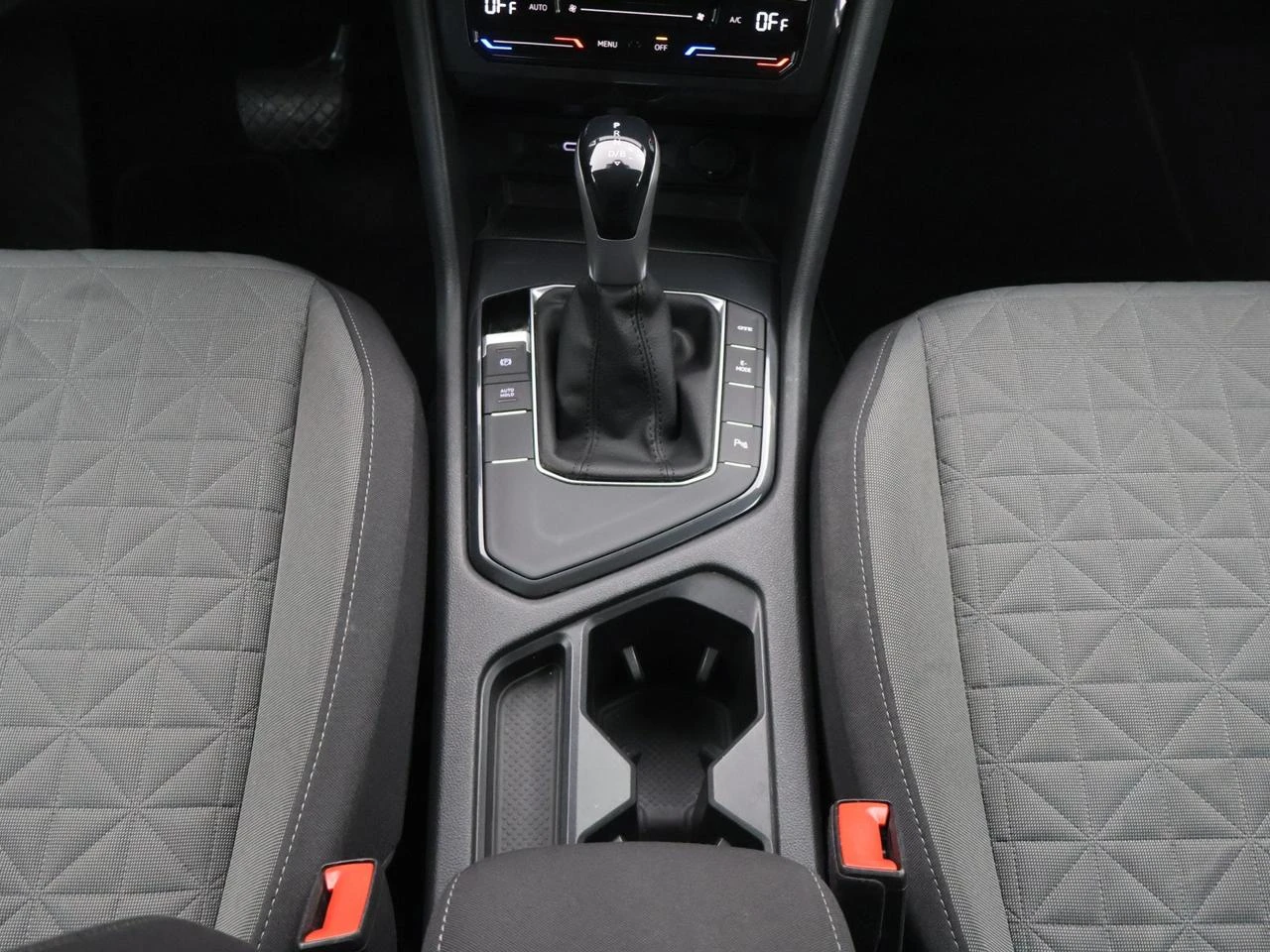 Volkswagen-Tiguan-image-16