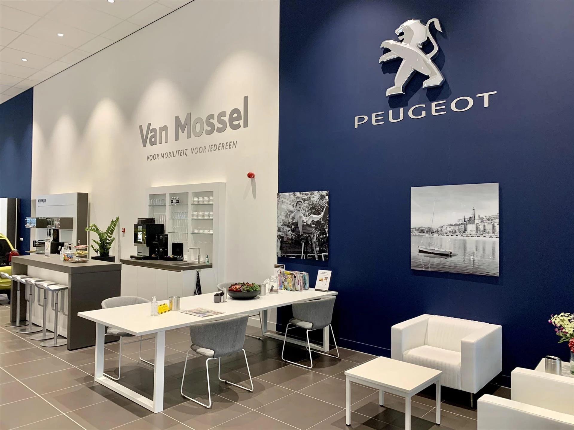 Peugeot-e-208-image-24