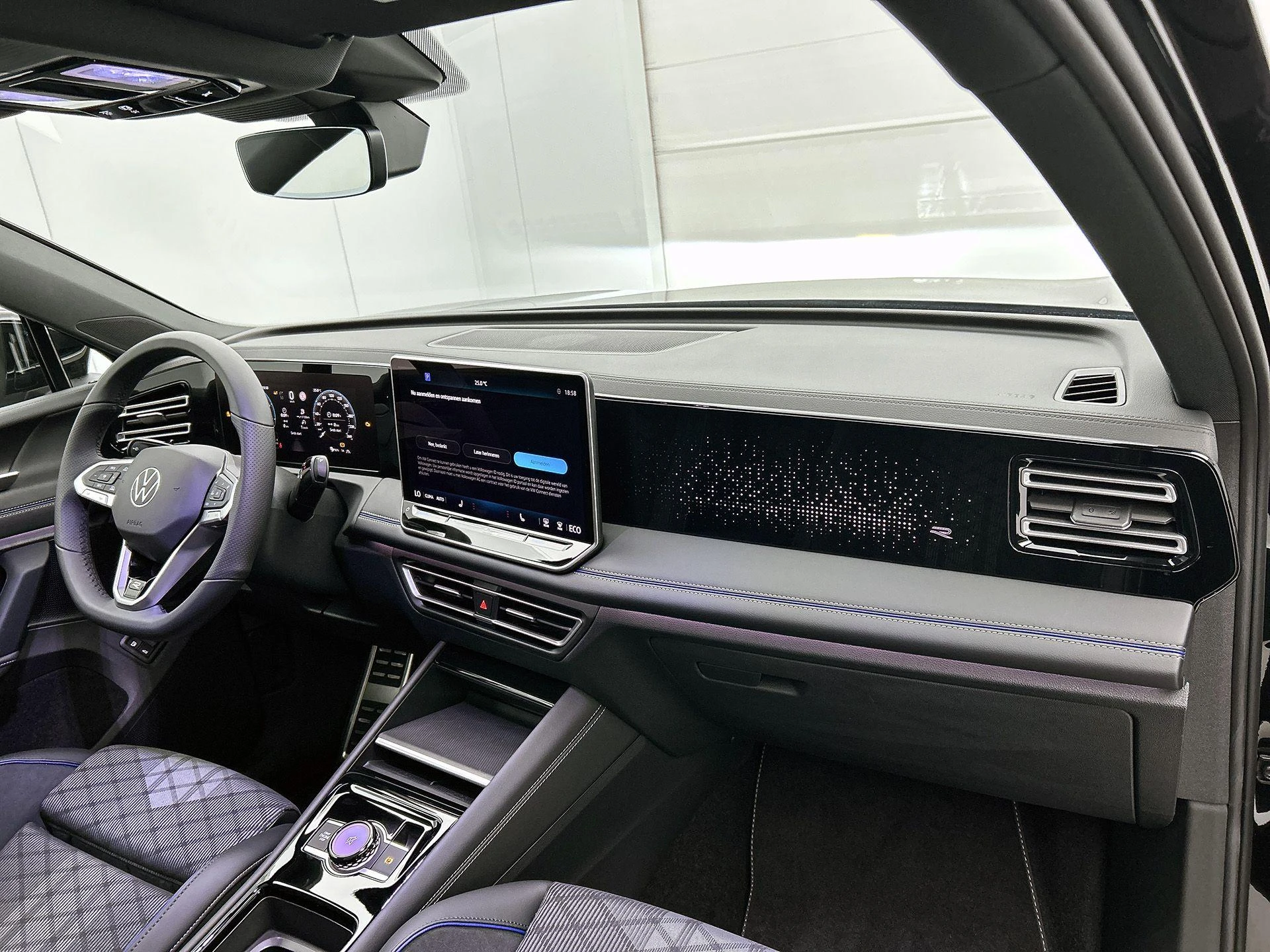 Volkswagen-Tiguan-image-28