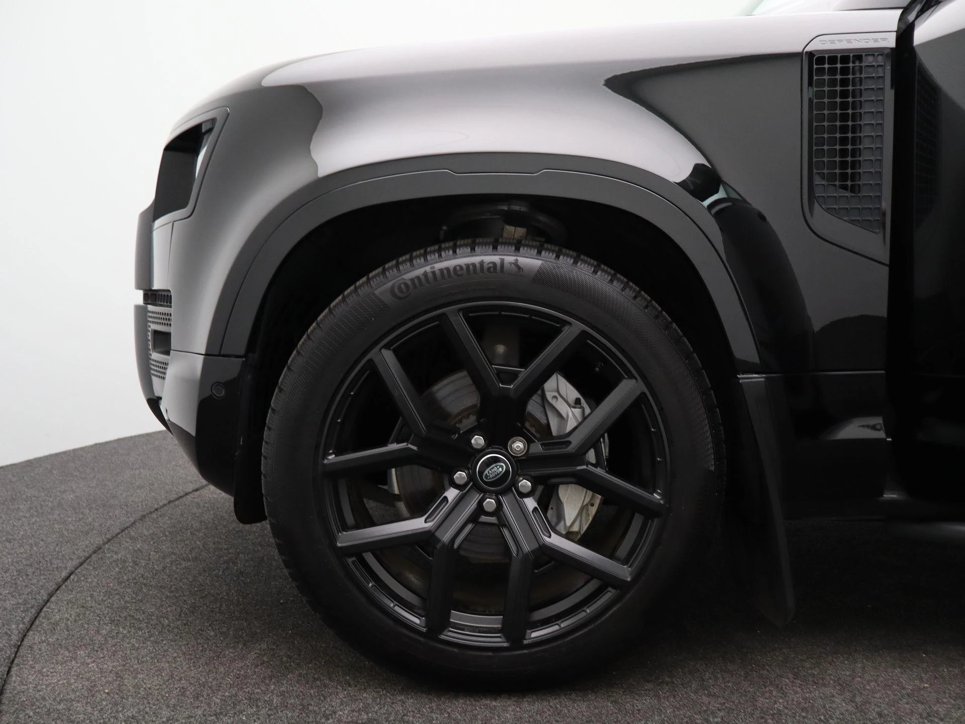 Land Rover-Defender-image-20