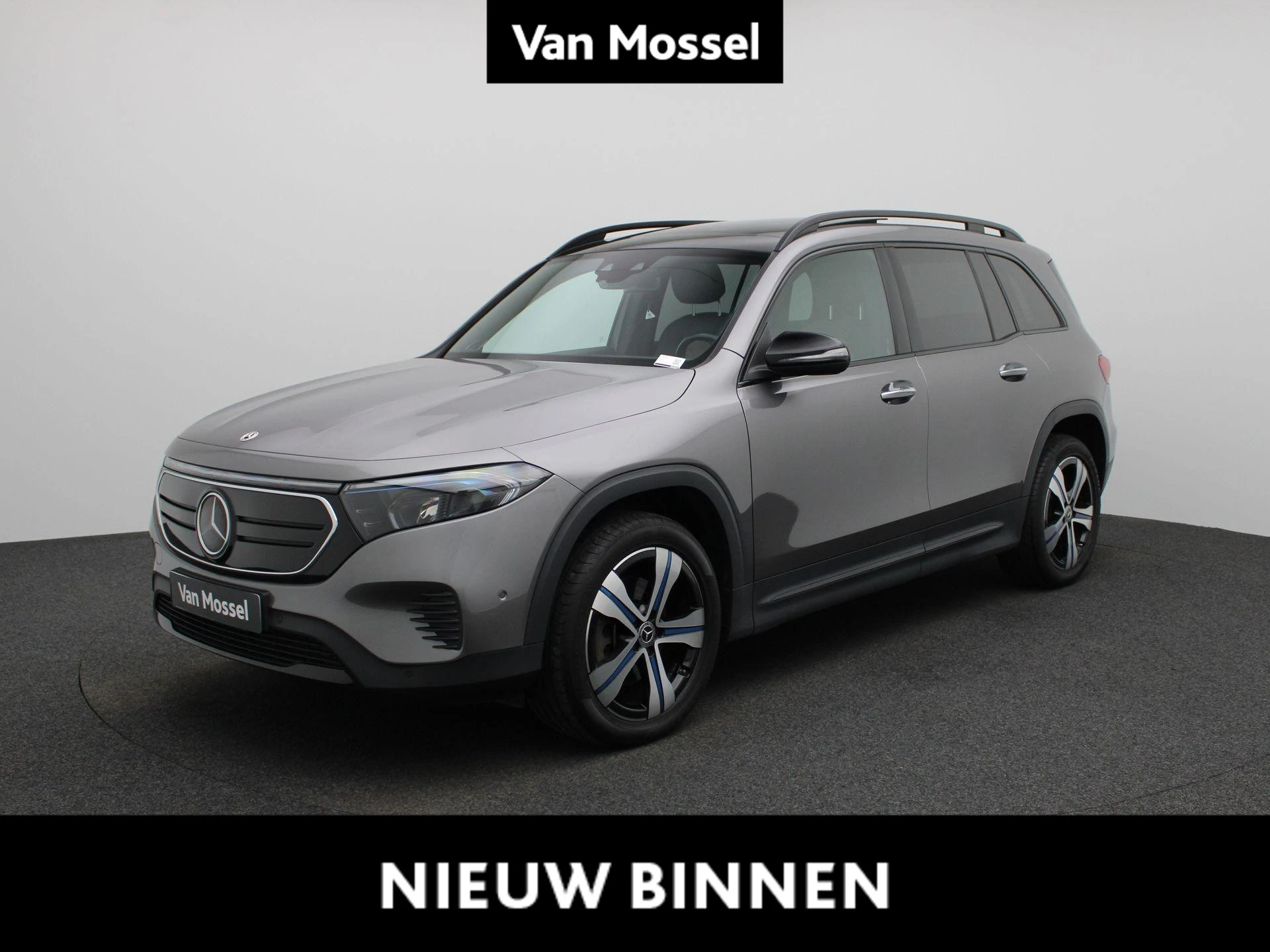 Mercedes-Benz-EQB-image-0