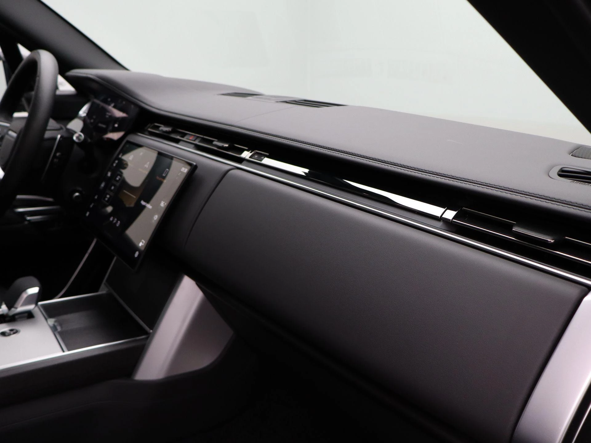 Land Rover-Range Rover-image-35