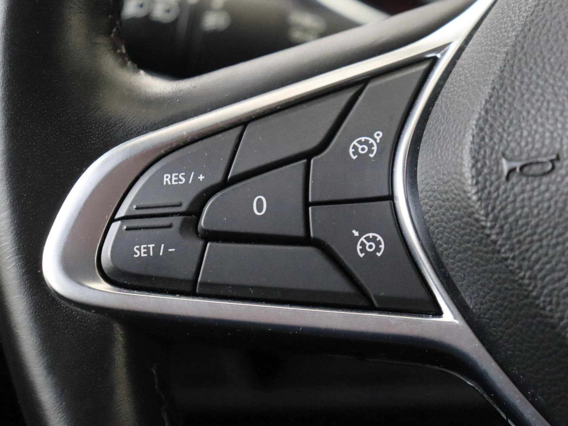 Renault-Clio-image-12